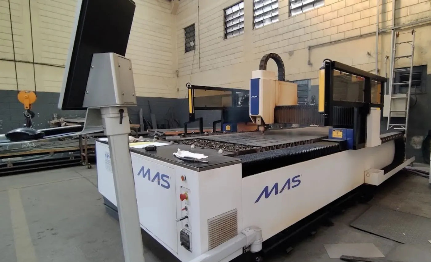 Corte e dobra de chapas Arc-Fer - produção industrial